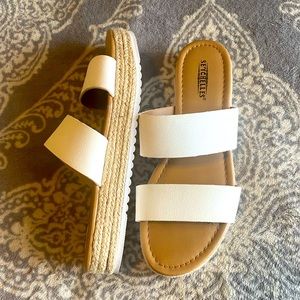 Size 8 1/2 M Women’s White 1” platform espadrille sandals